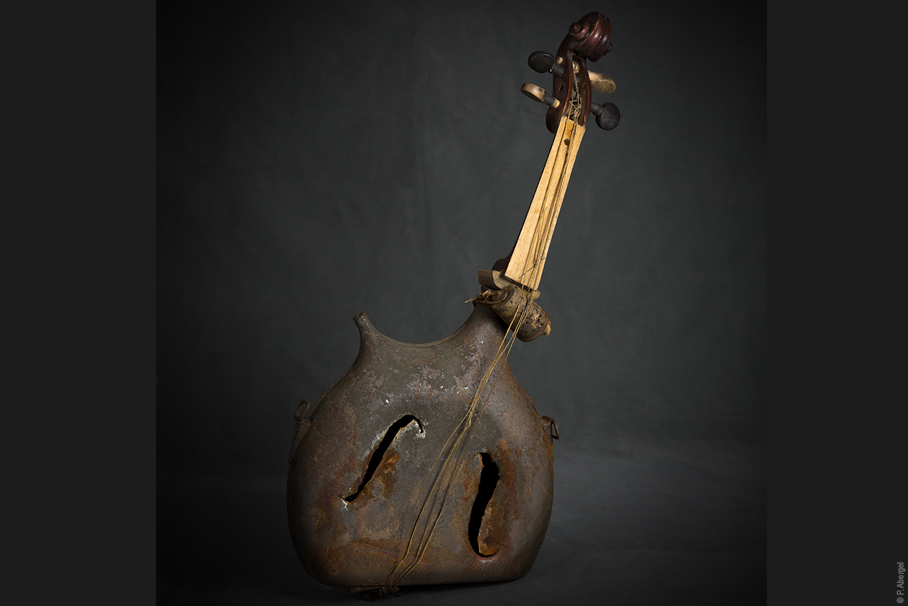 Canteen violin, 1915-1918
