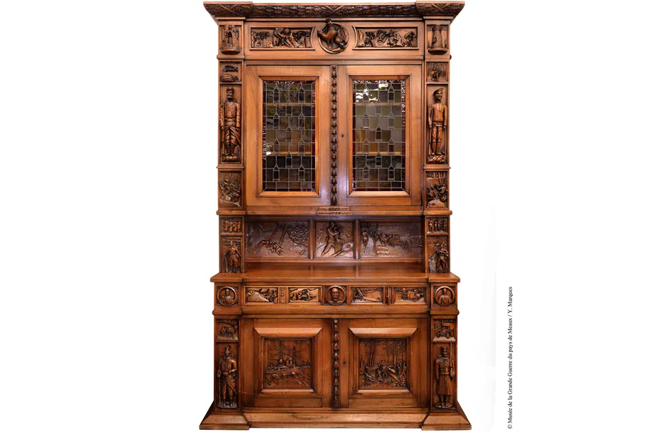 Family dresser  - Alexandre Ouéné