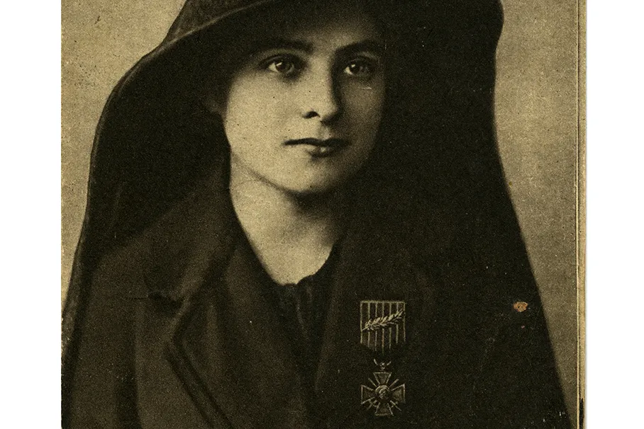 Portrait Emilienne Moreau Carte la collection du musée de la Grande Guerre
