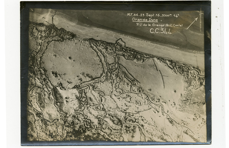 View of a trench network on a beach, Grand Dune sector, aerial photograph, 23 September 1916, Great War Museum - Meaux, 2010, 91.1.0.105