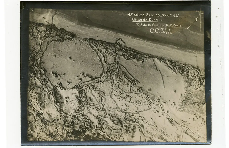 View of a trench network on a beach, Grand Dune sector, aerial photograph, 23 September 1916, Great War Museum - Meaux, 2010, 91.1.0.105