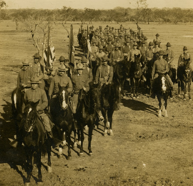 Groupe de soldats américains à cheval vers 1916