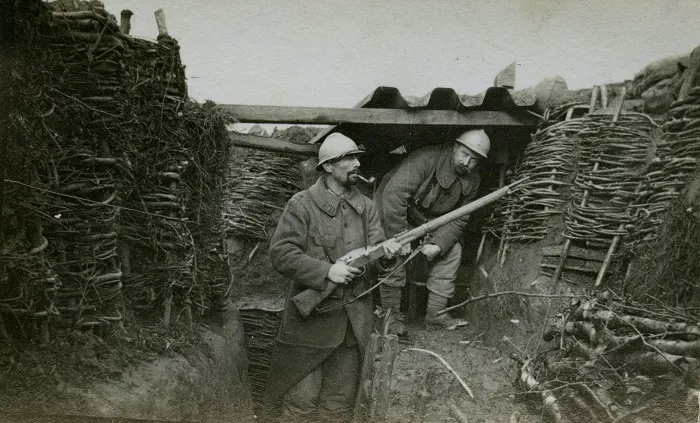 Le soldat Gabet au périscope - Son caporal, Nolot, dans la tranchée de 1ère ligne - 27 novembre 1915
