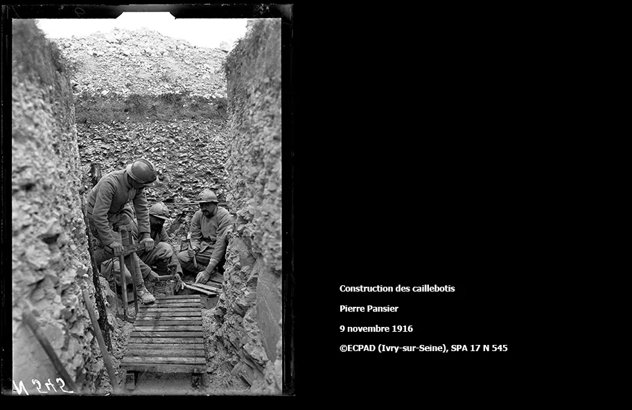 Construction des caillebotis  Pierre Pansier  9 novembre 1916   ECPAD (Ivry-sur-Seine), SPA 17 N 545