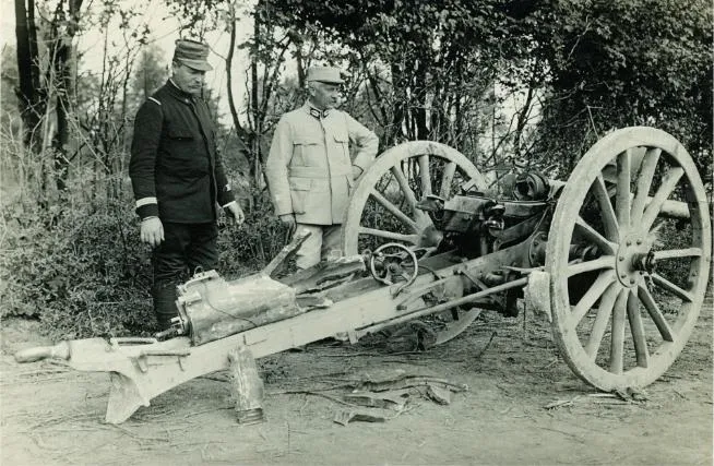 Canon de 75 mm au tube éclaté, France, vers 1915.