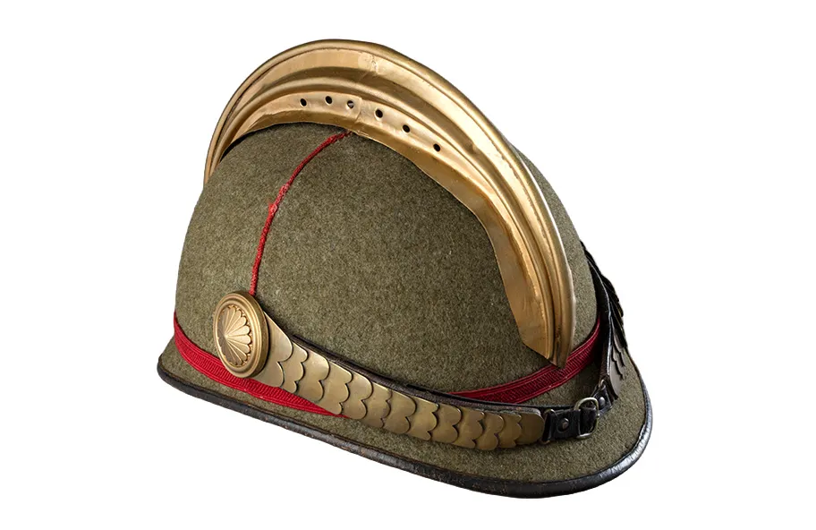 Casque d’essai « réséda » modèle troupe, 2e type France, 1912 Feutre, carton, laiton, cuir 2013.4.1 Musée de la Grande Guerre, Meaux/D. Rase